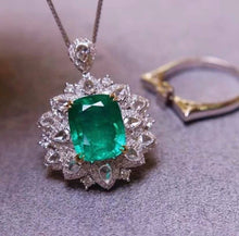 Load image into Gallery viewer, 5.5ct Vivid Green Emerald! (11.4*9.4)