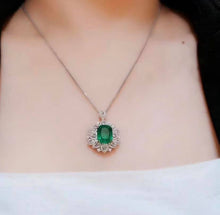 Load image into Gallery viewer, 5.5ct Vivid Green Emerald! (11.4*9.4)