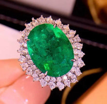Load image into Gallery viewer, 6.41ct COLUMBIA Vivid Green Emerald