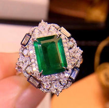 Load image into Gallery viewer, 2.3ct Vivid Green Emerald