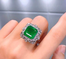 Load image into Gallery viewer, 8.8ct Vivid Green Emerald