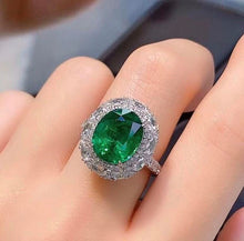 Load image into Gallery viewer, 4.64ct Verdant Green Emerald, Insignificant Oil, VIBRANT Brilliance