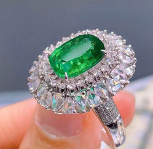 Load image into Gallery viewer, 4.5ct Vivid Green Emerald, GLASSY PIECE!!!!!