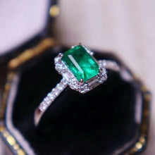 Load image into Gallery viewer, 0.85ct Insignificant Oil, Muzo Green Emerald