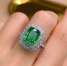 Load image into Gallery viewer, 3ct Vivid Green Emerald