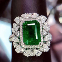 Load image into Gallery viewer, 2.27ct Vivid Green Emerald