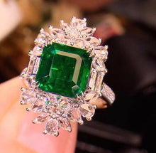 Load image into Gallery viewer, 3.7ct Vivid Green Emerald