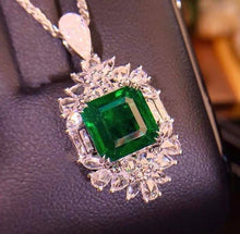 Load image into Gallery viewer, 3.7ct Vivid Green Emerald