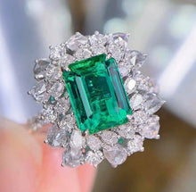 Load image into Gallery viewer, 2.6ct Vivid Green Emerald