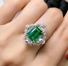 Load image into Gallery viewer, 3.6ct GLASSY Vivid Green Emerald