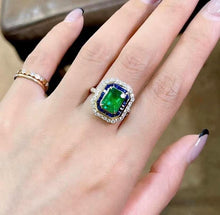 Load image into Gallery viewer, 2.2ct Vivid Green Emerald