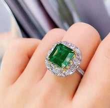 Load image into Gallery viewer, 3.74ct VERDANT Green Emerald