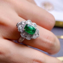 Load image into Gallery viewer, 1.5ct Vivid Green Emerald