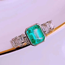 Load image into Gallery viewer, 0.9ct NO OIL Vivid Green Emerald