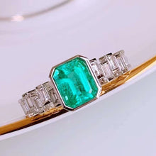 Load image into Gallery viewer, 0.9ct NO OIL Vivid Green Emerald