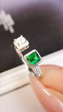 Load image into Gallery viewer, 0.27ct NO OIL Vivid Green Emerald
