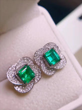 Load image into Gallery viewer, 1.69ct Vivid Green Emerald

