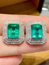 Load image into Gallery viewer, 5.3ct Vivid Green Emerald
