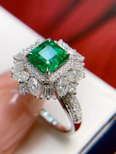 Load image into Gallery viewer, 1.8ct Vivid Green Emerald

