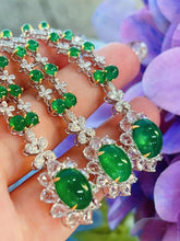 Load image into Gallery viewer, 5ct Vivid Green Emerald

