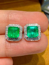 Load image into Gallery viewer, 2.5ct Vivid Green Emerald
