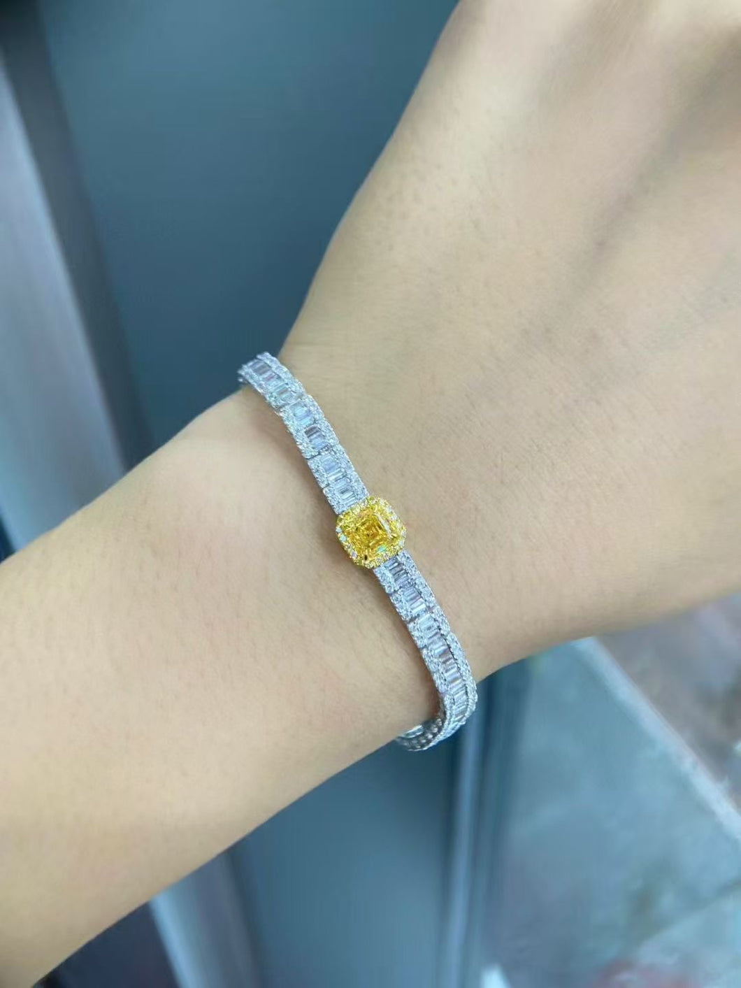 1.01ct Fancy Light Brownish Yellow VS1 Diamond Bracelet