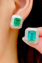 Load image into Gallery viewer, 5.3ct Vivid Green Emerald
