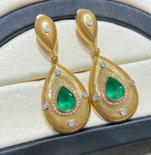 Load image into Gallery viewer, 2.02ct Vivid Green Emerald
