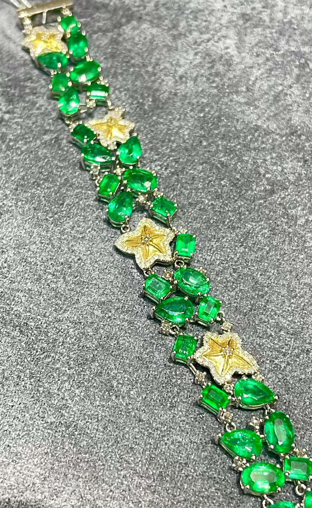 16.8ct Vivid Green Emerald