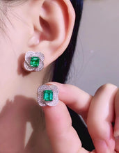 Load image into Gallery viewer, 1.69ct Vivid Green Emerald
