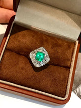 Load image into Gallery viewer, 1.05ct COLOMBIA Vivid Green Emerald
