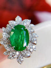 Load image into Gallery viewer, 4.3ct Vivid Green Emerald
