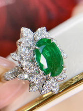 Load image into Gallery viewer, 4.3ct Vivid Green Emerald
