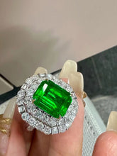 Load image into Gallery viewer, 6.76ct Vivid Green Emerald
