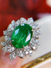 Load image into Gallery viewer, 4.3ct Vivid Green Emerald
