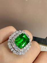 Load image into Gallery viewer, 6.76ct Vivid Green Emerald
