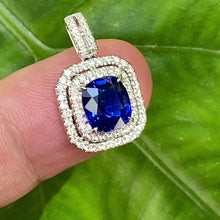 Load and play video in Gallery viewer, 3.02ct Royal Blue Sapphire
