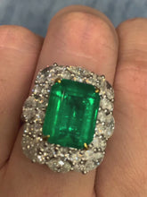 Load and play video in Gallery viewer, 5.4ct GLASSY Vivid Green Emerald
