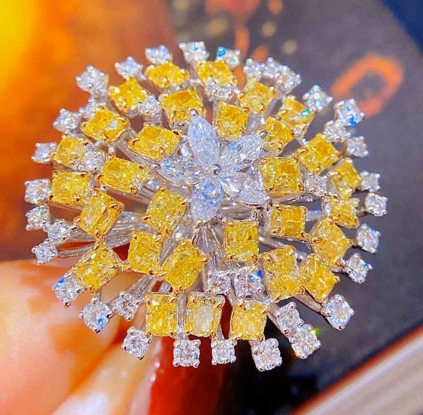 3.6ct Fancy Yellow Diamond