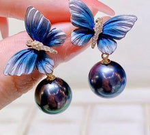 Load image into Gallery viewer, 11-12mm Peacock Green Tahitian Pearls
