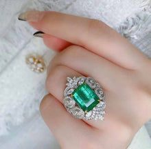 Load image into Gallery viewer, 3.9ct Vivid Green Emerald
