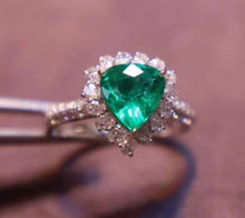 Load image into Gallery viewer, 1.6ct RARE BRAZIL Green Emerald, insignificant Oil! (7.7*8.6)
