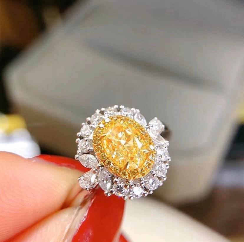 0.75ct Yellow Diamond