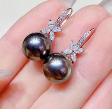 Load image into Gallery viewer, 11.8mm Aurora Peacock Green Tahitian Pearls, Full Round
