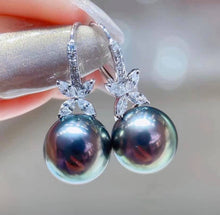 Load image into Gallery viewer, 11.8mm Aurora Peacock Green Tahitian Pearls, Full Round
