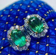 Load image into Gallery viewer, 1.3ct Vivid Green Emerald
