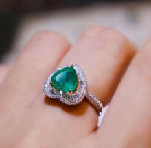 Load image into Gallery viewer, 2.1ct RARE HEART Vivid Green Emerald

