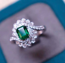 Load image into Gallery viewer, 0.9ct SWAT Insignificant Oil VERDANT Green Emerald
