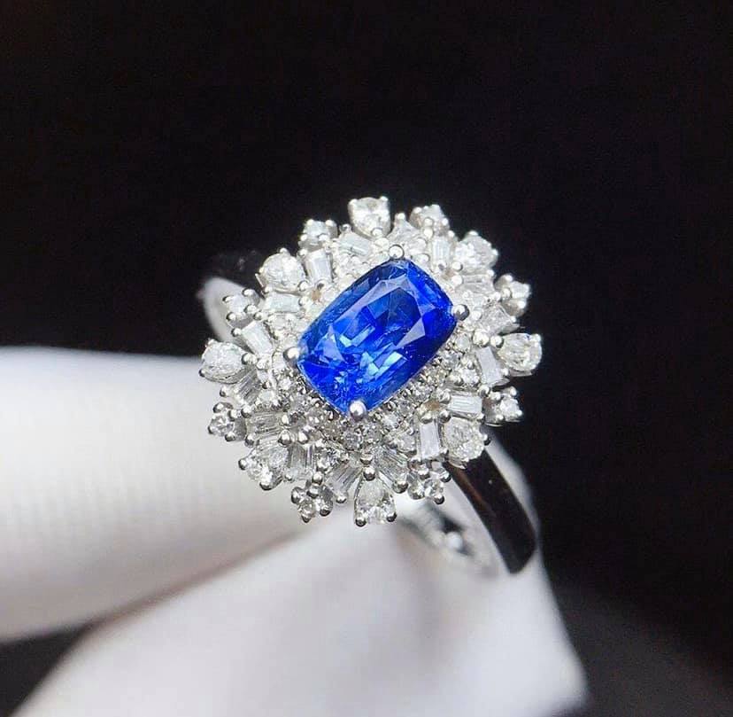 0.75ct Blue Sapphire