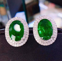 Load image into Gallery viewer, 8.8ct Vivid Green Emerald, Insignificant Oil, minor oil
